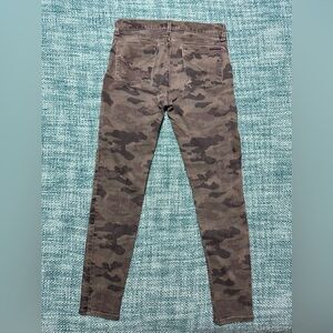 Hudson Jeans denim camo skinny jeans. Lightly used. No holes. Super cute.